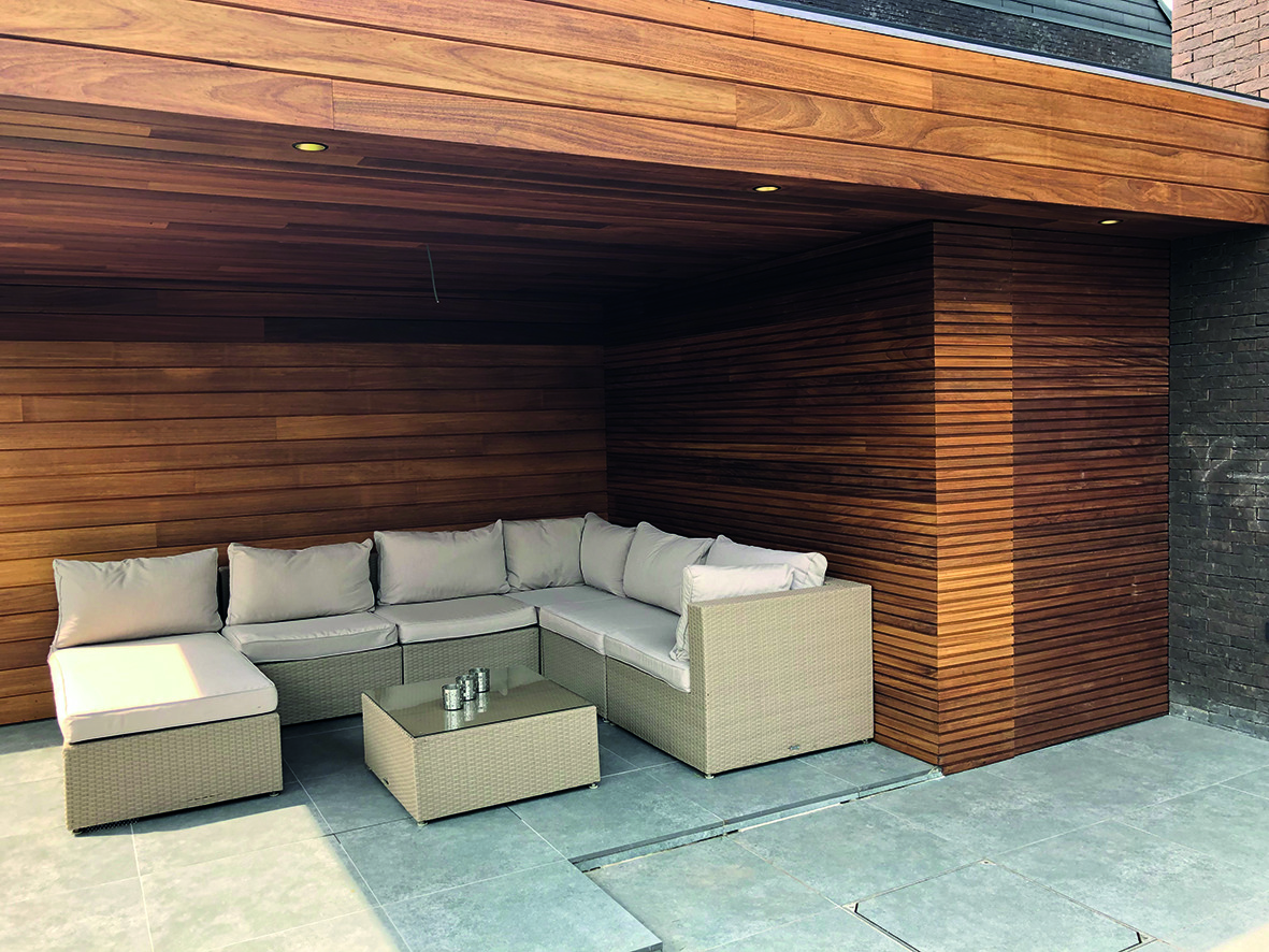 Tuinberging met overkapping